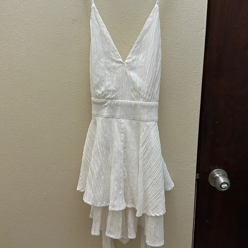 Short romper, jumpsuit, V cut at the top, crossed straps at the back - Picture 1 of 17